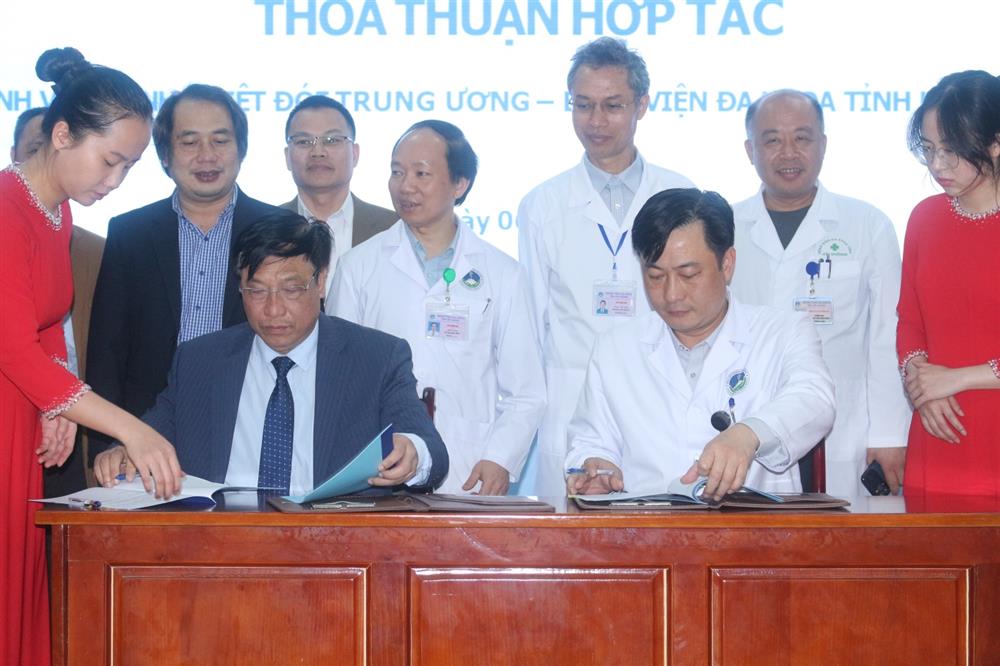 Ký kết hợp tác chuyên môn toàn diện năm 2024 giữa Bệnh viện Đa khoa tỉnh Hải Dương và Bệnh viện Bệnh nhiệt đới Trung ương.